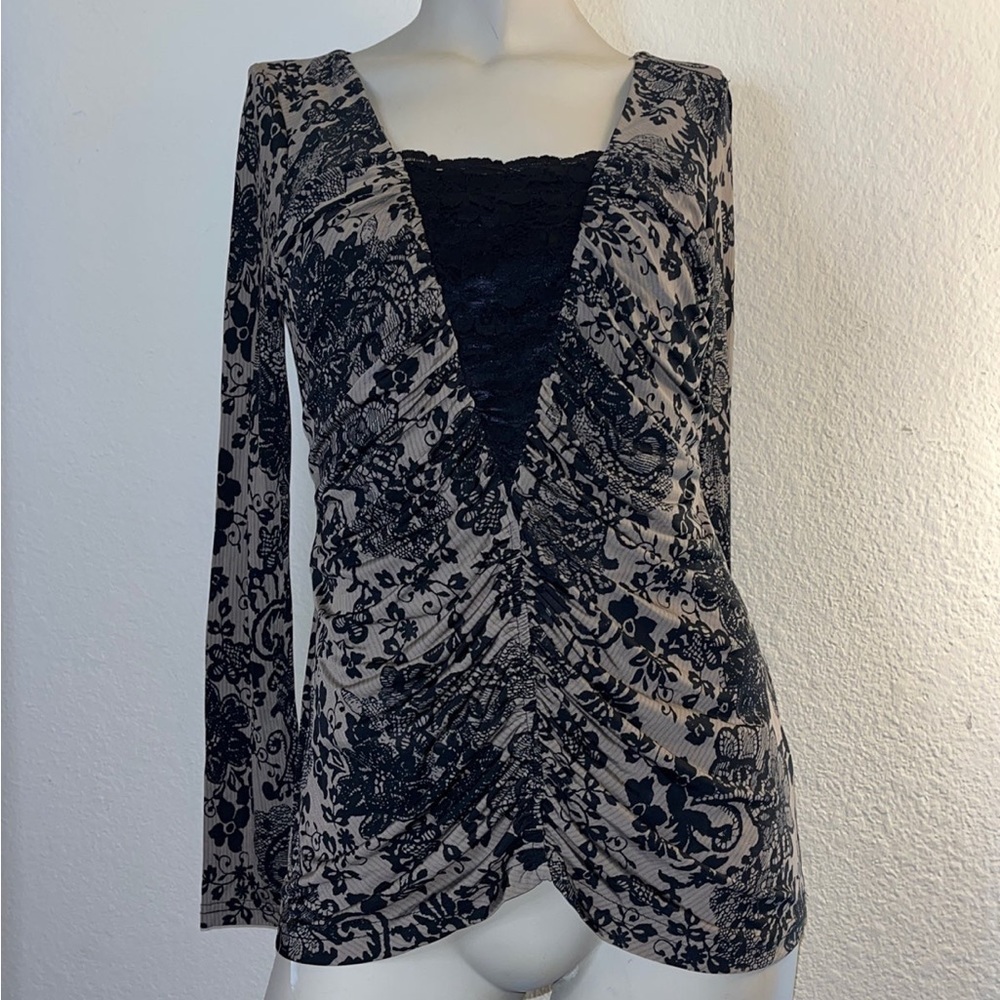 Venus shirt size medium